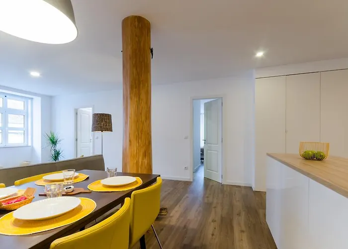 The Loghouse ליסבון